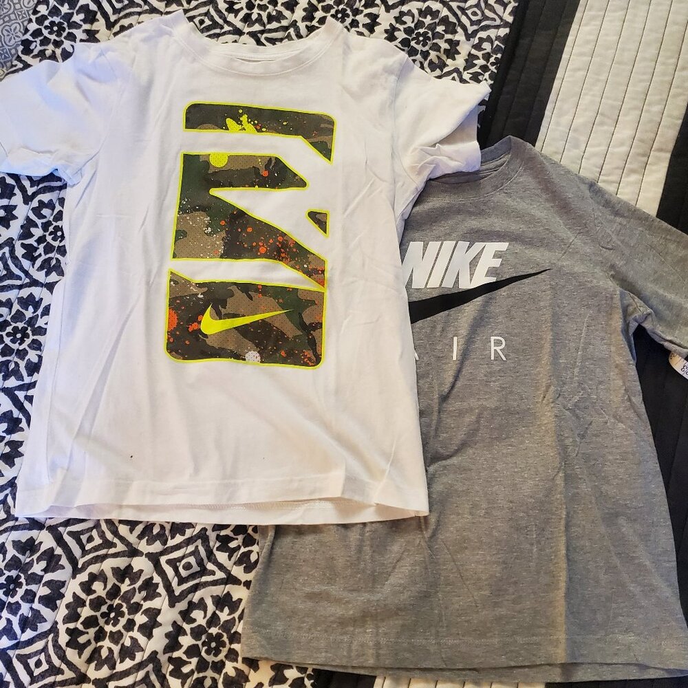 Nike t-shirts (size 10-12) M-boys
